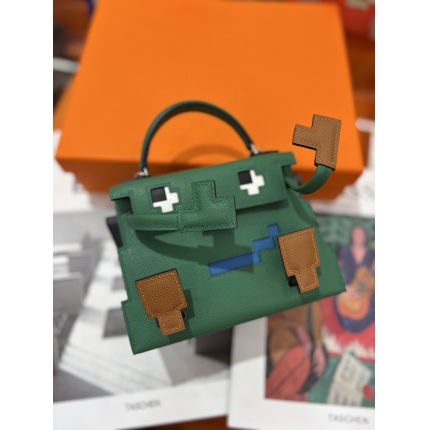 Hermes  AAA Quality Handbags in 210706