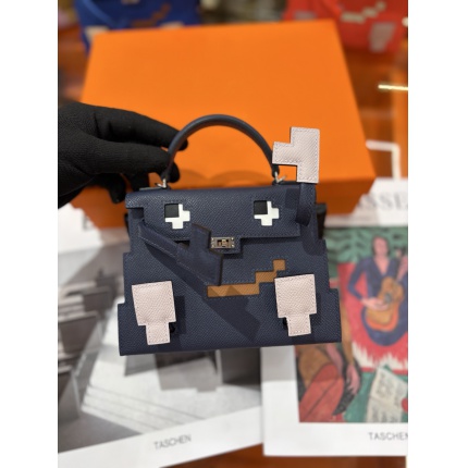 Hermes  AAA Quality Handbags in 210707