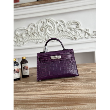 Hermes  AAA Quality Handbags in 210712