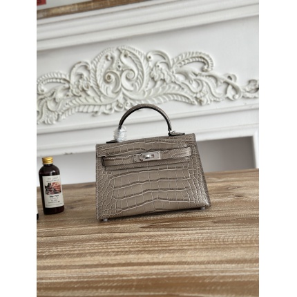 Hermes  AAA Quality Handbags in 210718