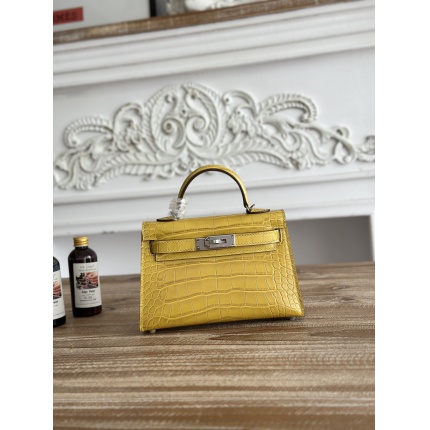 Hermes  AAA Quality Handbags in 210720