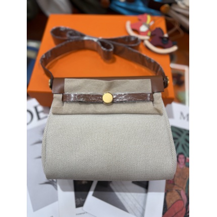 Hermes  AAA Quality Handbags in 210758