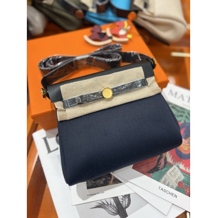 Hermes  AAA Quality Handbags in 210759