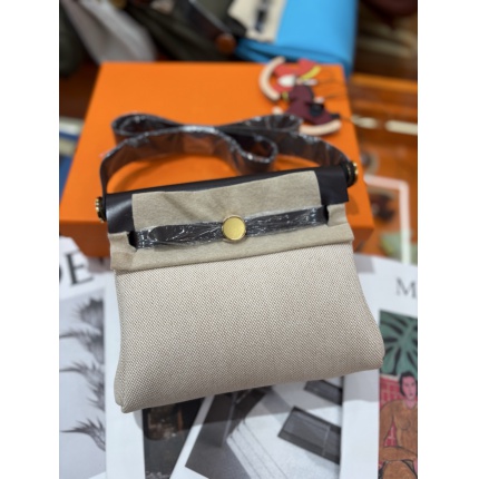 Hermes  AAA Quality Handbags in 210762
