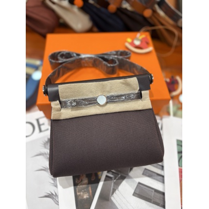 Hermes  AAA Quality Handbags in 210766