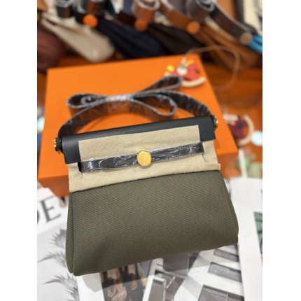 Hermes  AAA Quality Handbags in 210767
