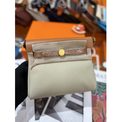 Hermes  AAA Quality Handbags in 210771