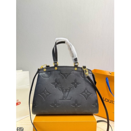 Louis Vuitton AAA Quality Handbags in 210789