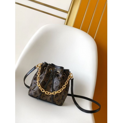 Louis Vuitton AAA Quality Handbags in 210822