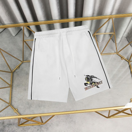 Burberry Short Pants For Men in 211001