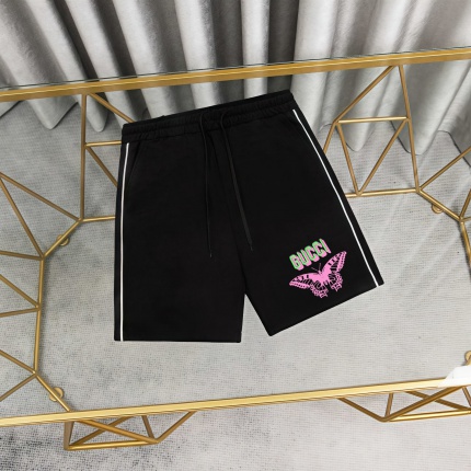 Gucci Short Pants For Men in 211010