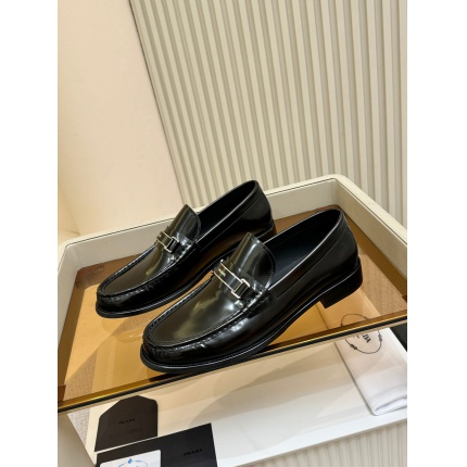 Prada Leather Dress Shoes For Men in 211141