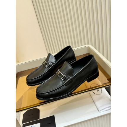 Prada Leather Dress Shoes For Men in 211145