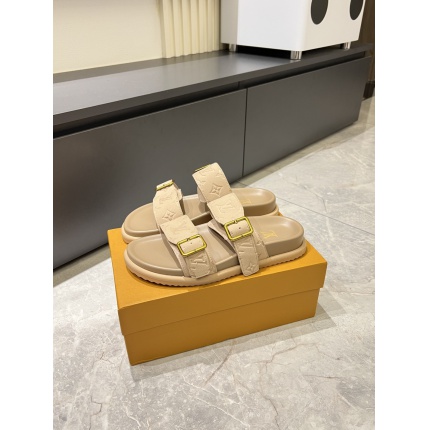 Louis Vuitton Slippers For Men in 211232