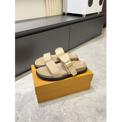 Louis Vuitton Slippers For Men in 211236