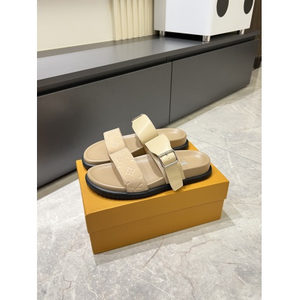 Louis Vuitton Slippers For Men in 211237