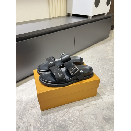 Louis Vuitton Slippers For Men in 211240