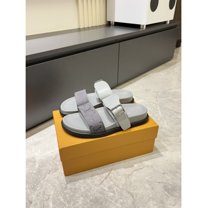 Louis Vuitton Slippers For Men in 211241