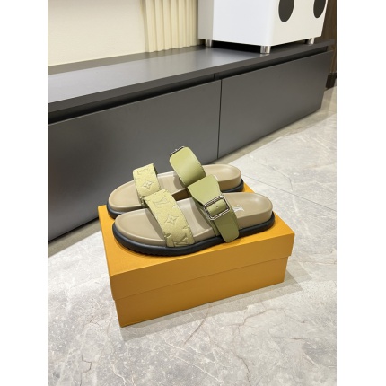 Louis Vuitton Slippers For Men in 211242