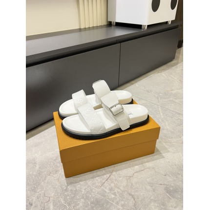 Louis Vuitton Slippers For Men in 211245