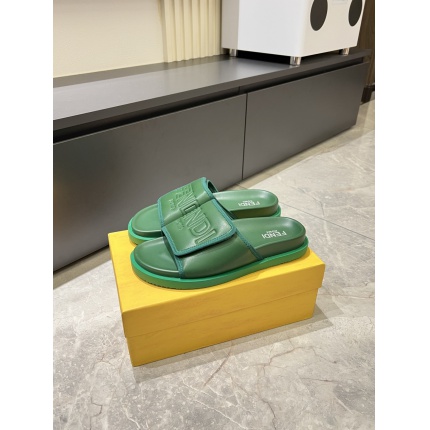 Fendi Slippers And Sandals For Men in 211249