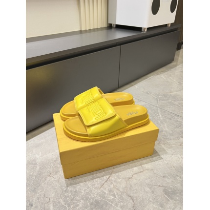 Fendi Slippers And Sandals For Men in 211251