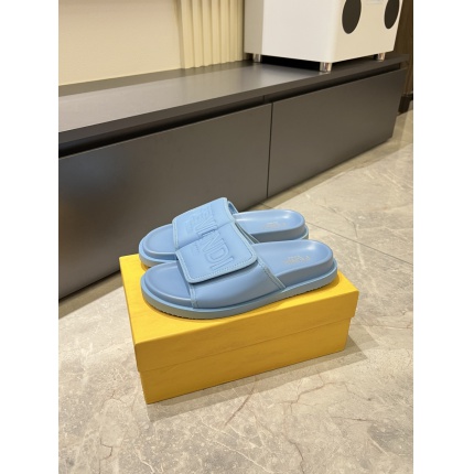 Fendi Slippers And Sandals For Men in 211254