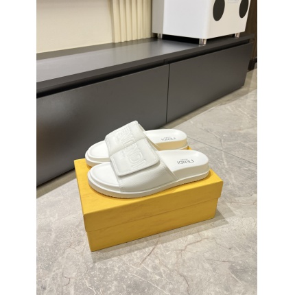 Fendi Slippers And Sandals For Men in 211256