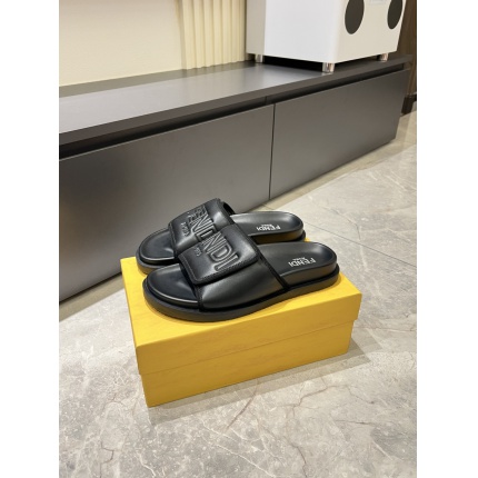 Fendi Slippers And Sandals For Men in 211257