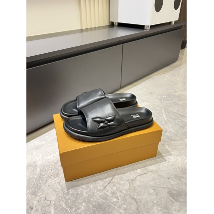 Louis Vuitton Slippers For Men in 211273