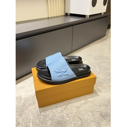 Louis Vuitton Slippers For Men in 211277