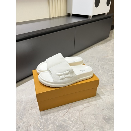 Louis Vuitton Slippers For Men in 211279