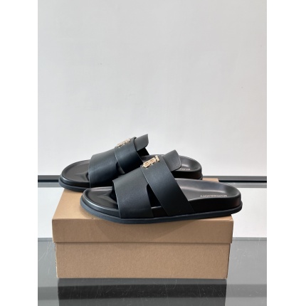 Burberry Slippers For Men in 211338