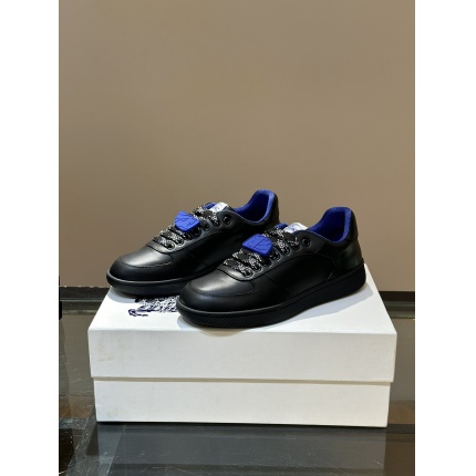 Burberry Sneakers For Men in 211347