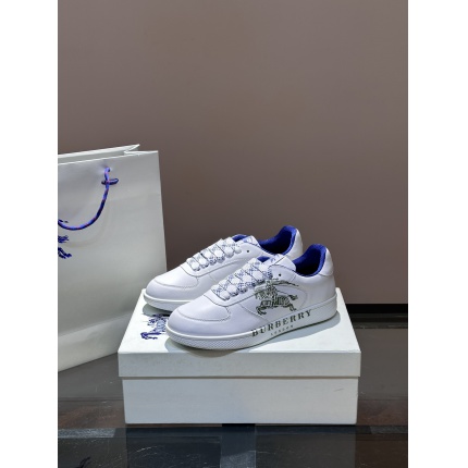 Burberry Sneakers For Men in 211350