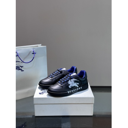 Burberry Sneakers For Men in 211352