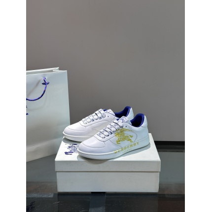 Burberry Sneakers For Men in 211353