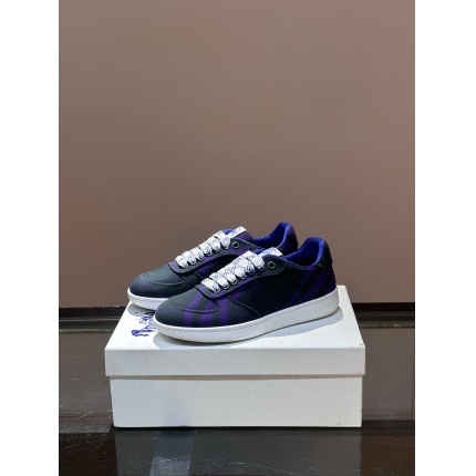Burberry Sneakers For Men in 211358