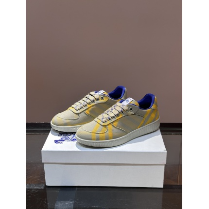 Burberry Sneakers For Men in 211359