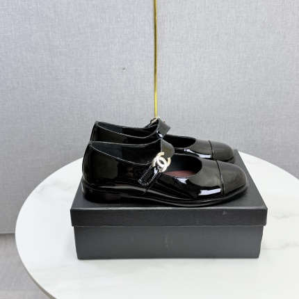 Chanel Loafers For Women in 211362