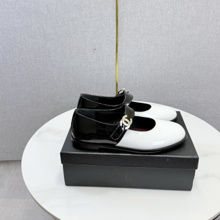 Chanel Loafers For Women in 211365