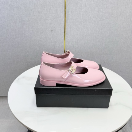 Chanel Loafers For Women in 211367