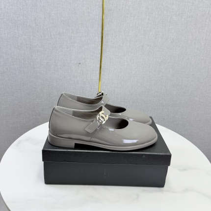 Chanel Loafers For Women in 211370