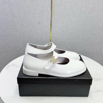 Chanel Loafers For Women in 211371
