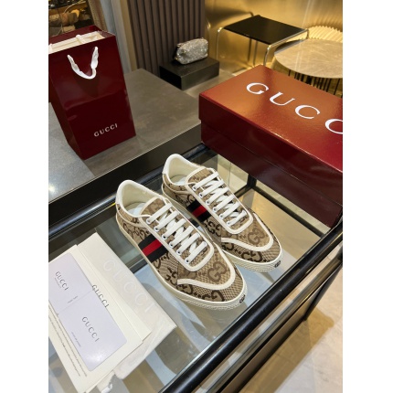 Gucci Sneakers For Men in 211381