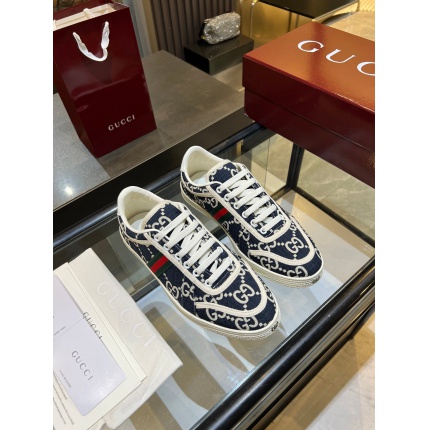 Gucci Sneakers For Men in 211382