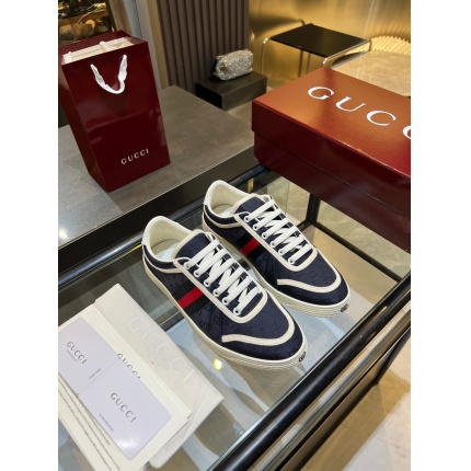 Gucci Sneakers For Men in 211383