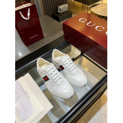 Gucci Sneakers For Men in 211388