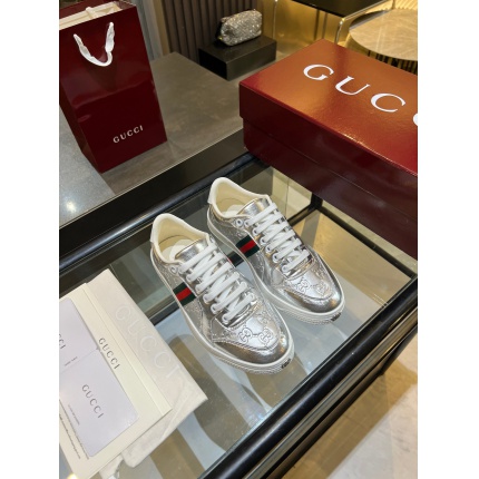 Gucci Sneakers For Men in 211392