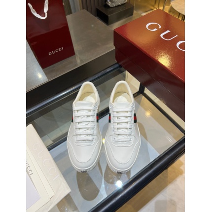 Gucci Sneakers For Men in 211393